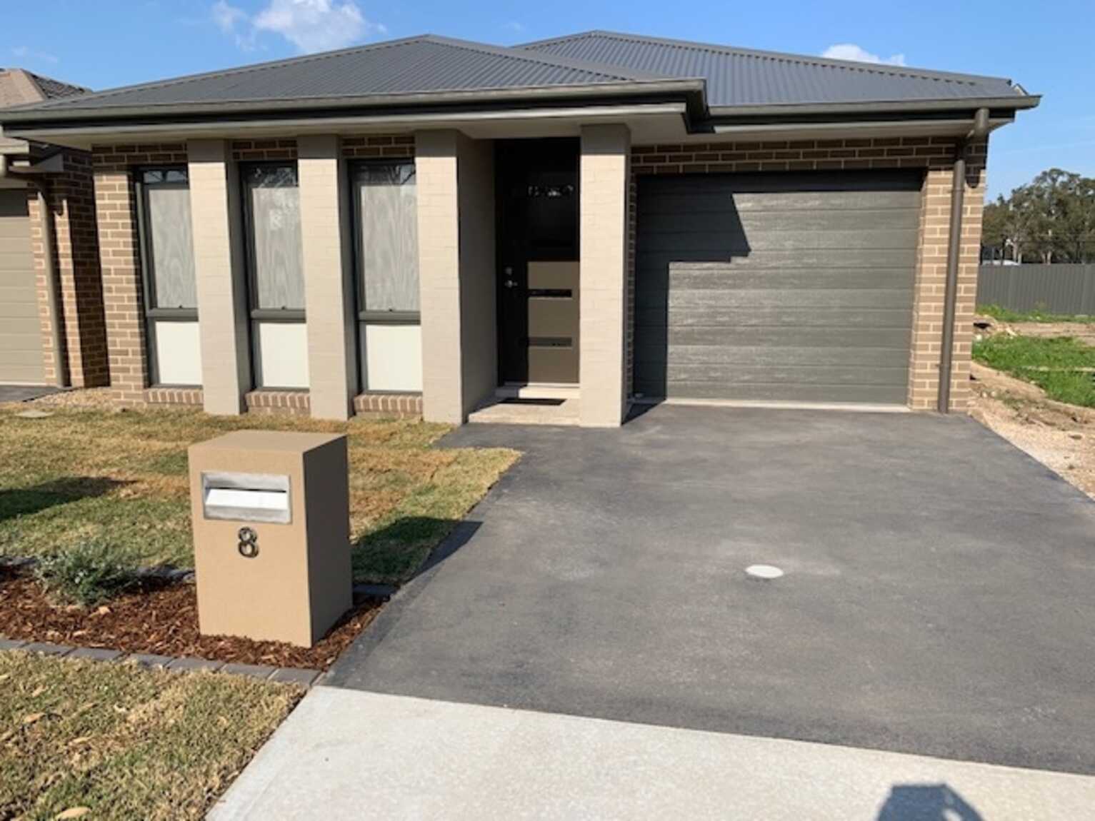 8 Contour Rd Austral