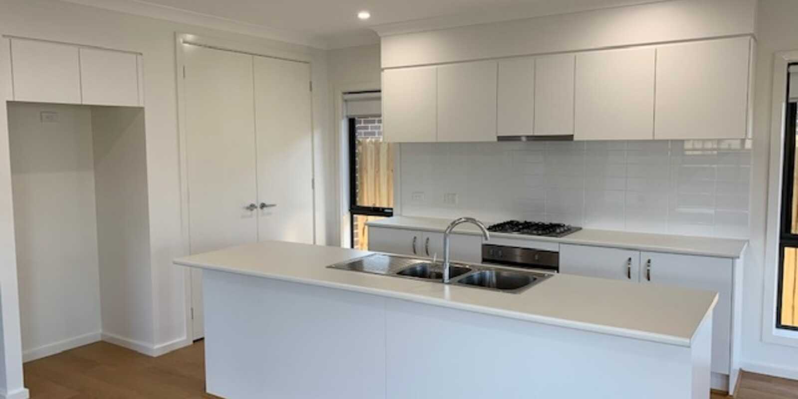 8 Contour Rd Austral