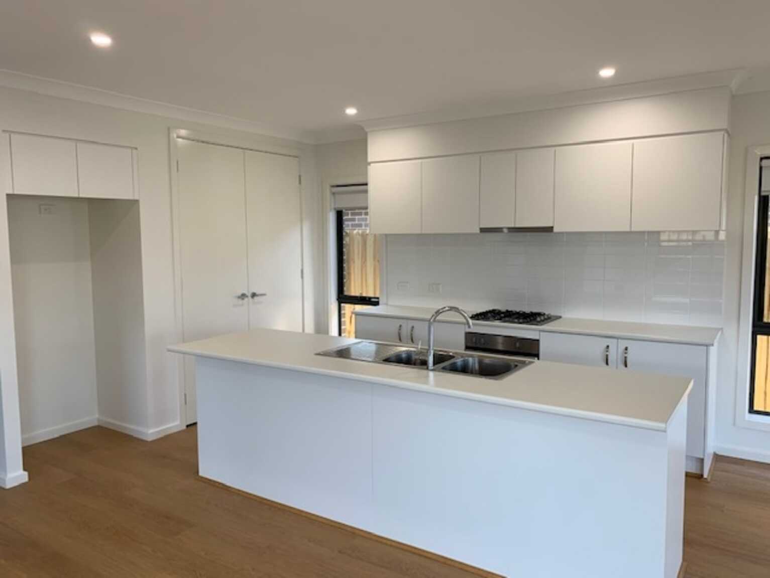 8 Contour Rd Austral