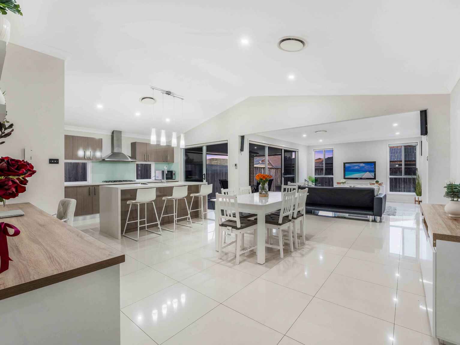 166 Rosedale Circuit Carnes Hill 166 Rosedale Circuit Carnes Hill