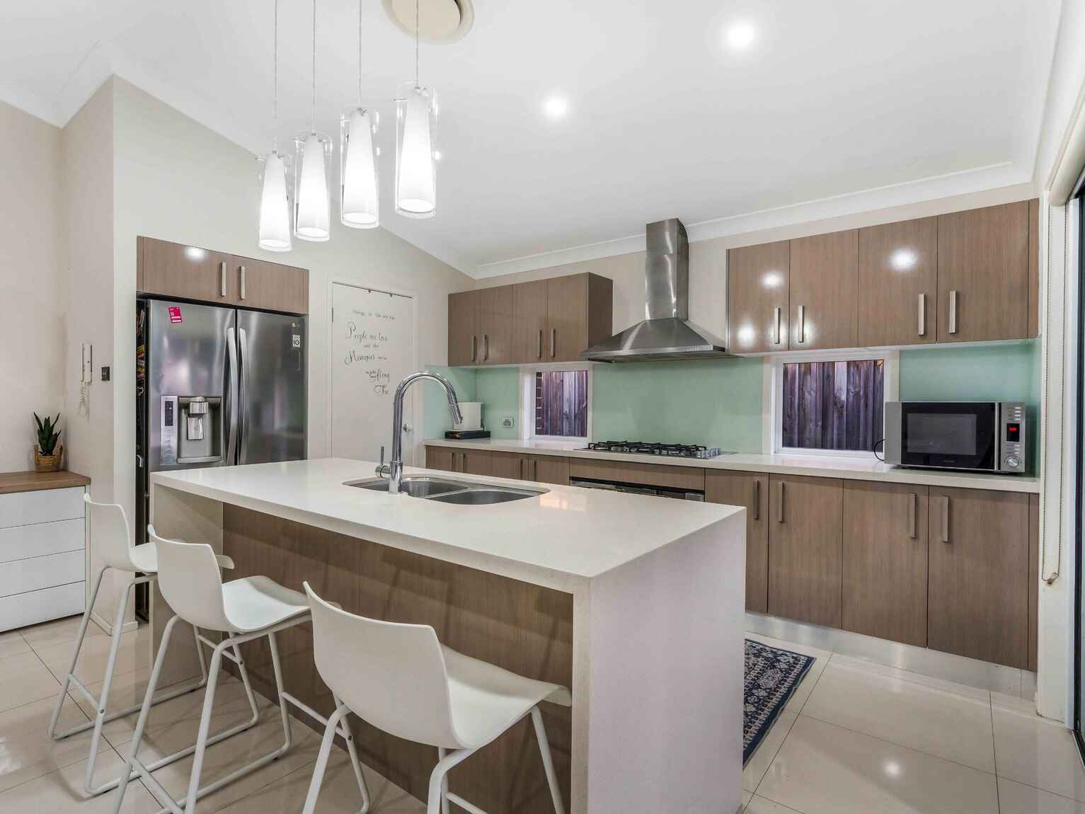 166 Rosedale Circuit Carnes Hill 166 Rosedale Circuit Carnes Hill