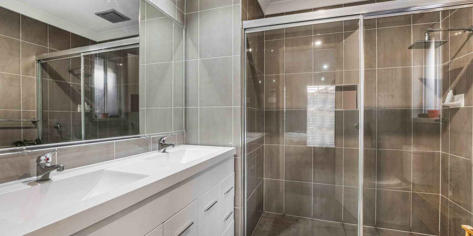 166 Rosedale Circuit Carnes Hill 166 Rosedale Circuit Carnes Hill