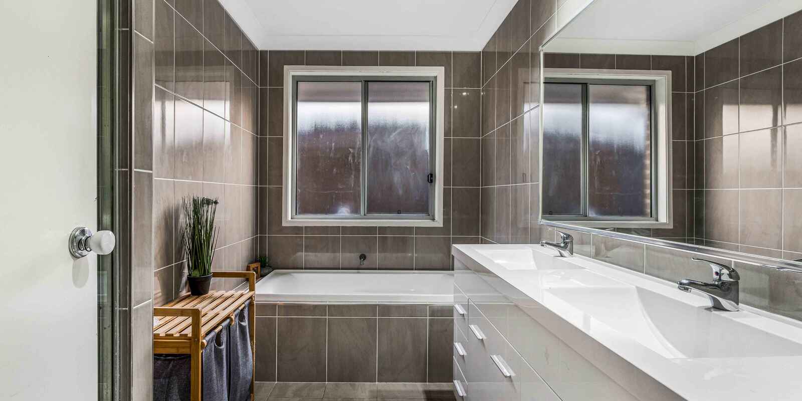 166 Rosedale Circuit Carnes Hill 166 Rosedale Circuit Carnes Hill