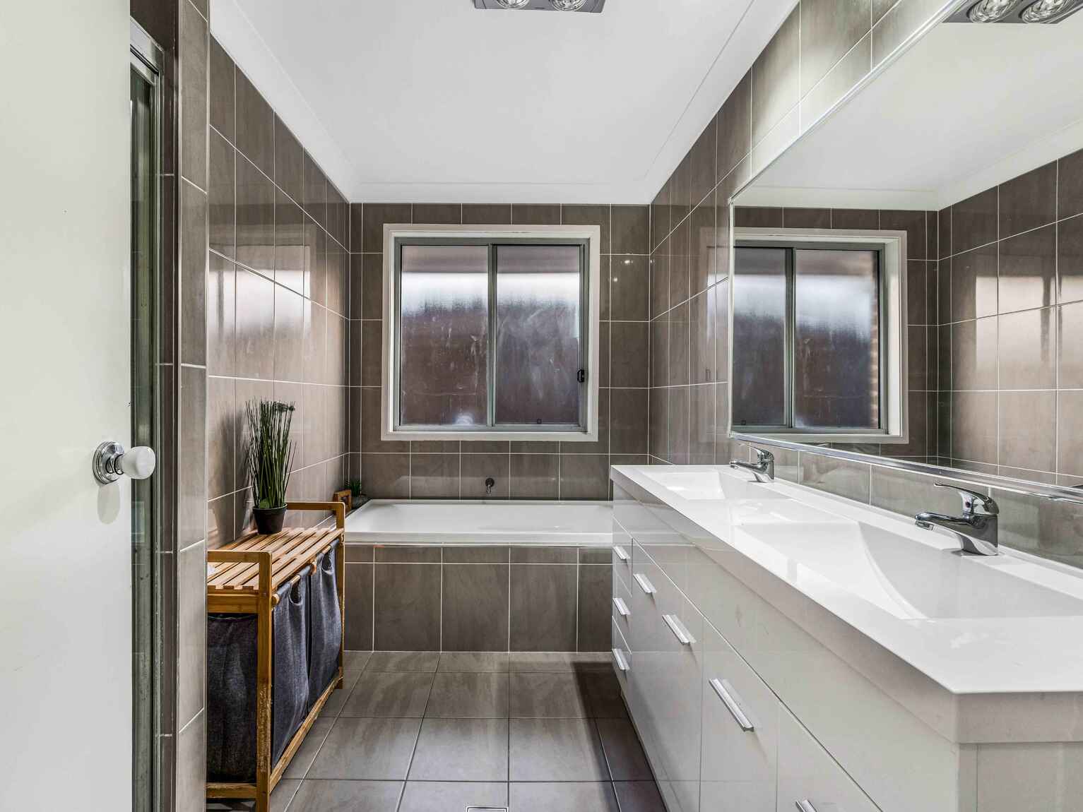 166 Rosedale Circuit Carnes Hill 166 Rosedale Circuit Carnes Hill