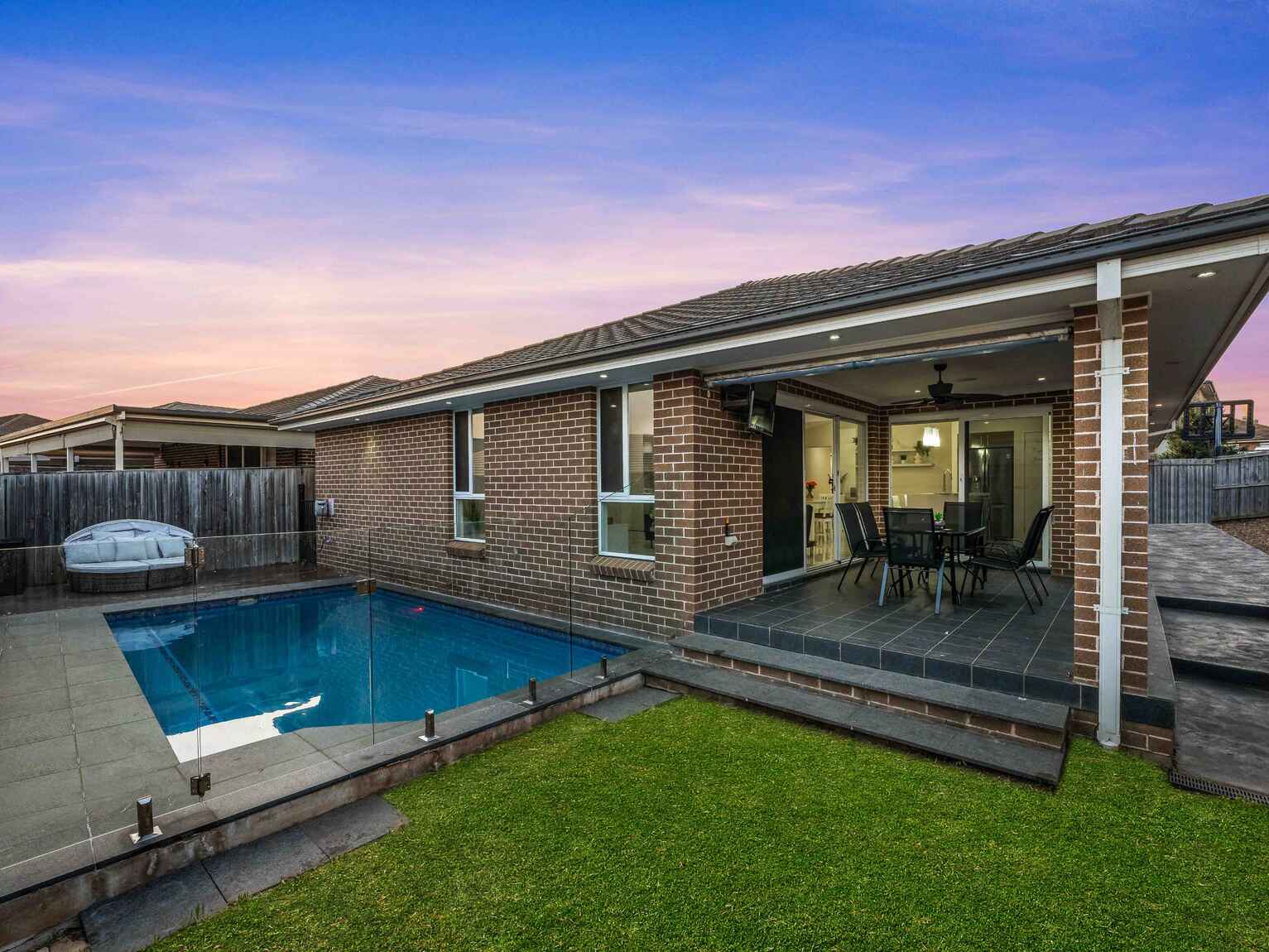 166 Rosedale Circuit Carnes Hill 166 Rosedale Circuit Carnes Hill