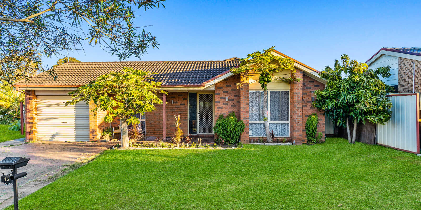 15 Byron Bay Cl Hoxton Park 15 Byron Bay Cl Hoxton Park