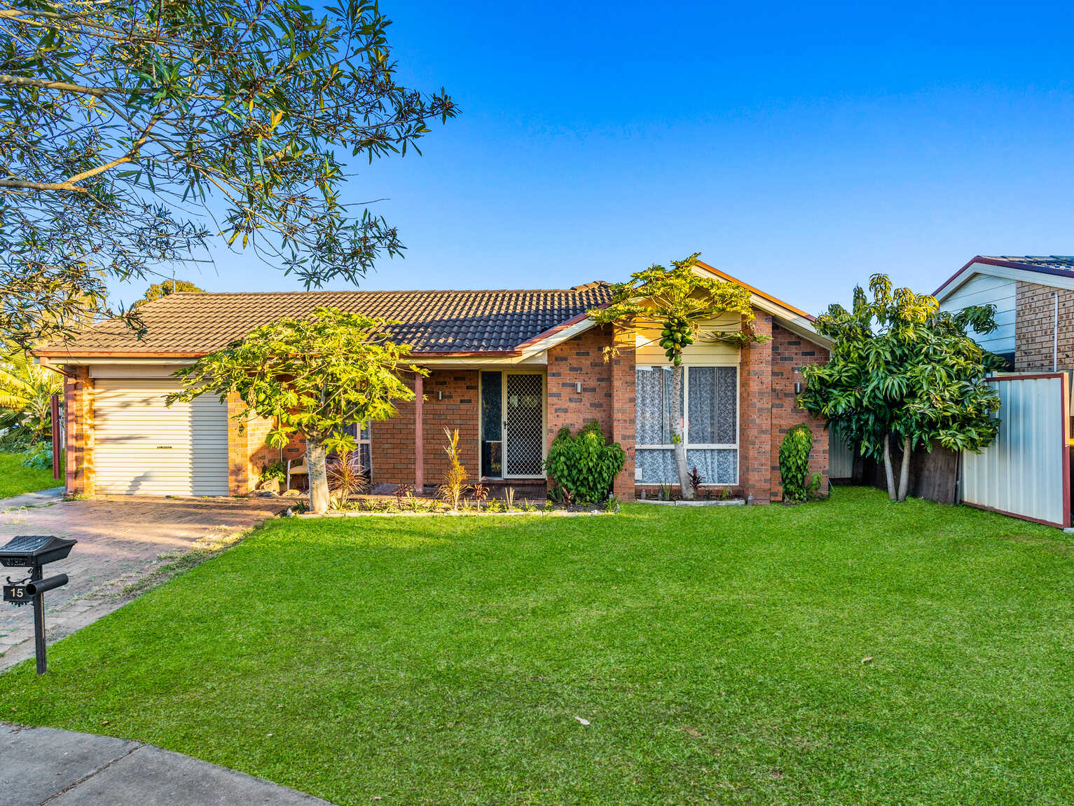 15 Byron Bay Cl Hoxton Park 15 Byron Bay Cl Hoxton Park