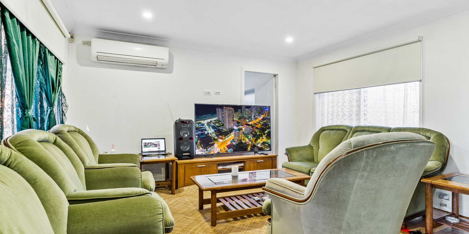 15 Byron Bay Cl Hoxton Park 15 Byron Bay Cl Hoxton Park