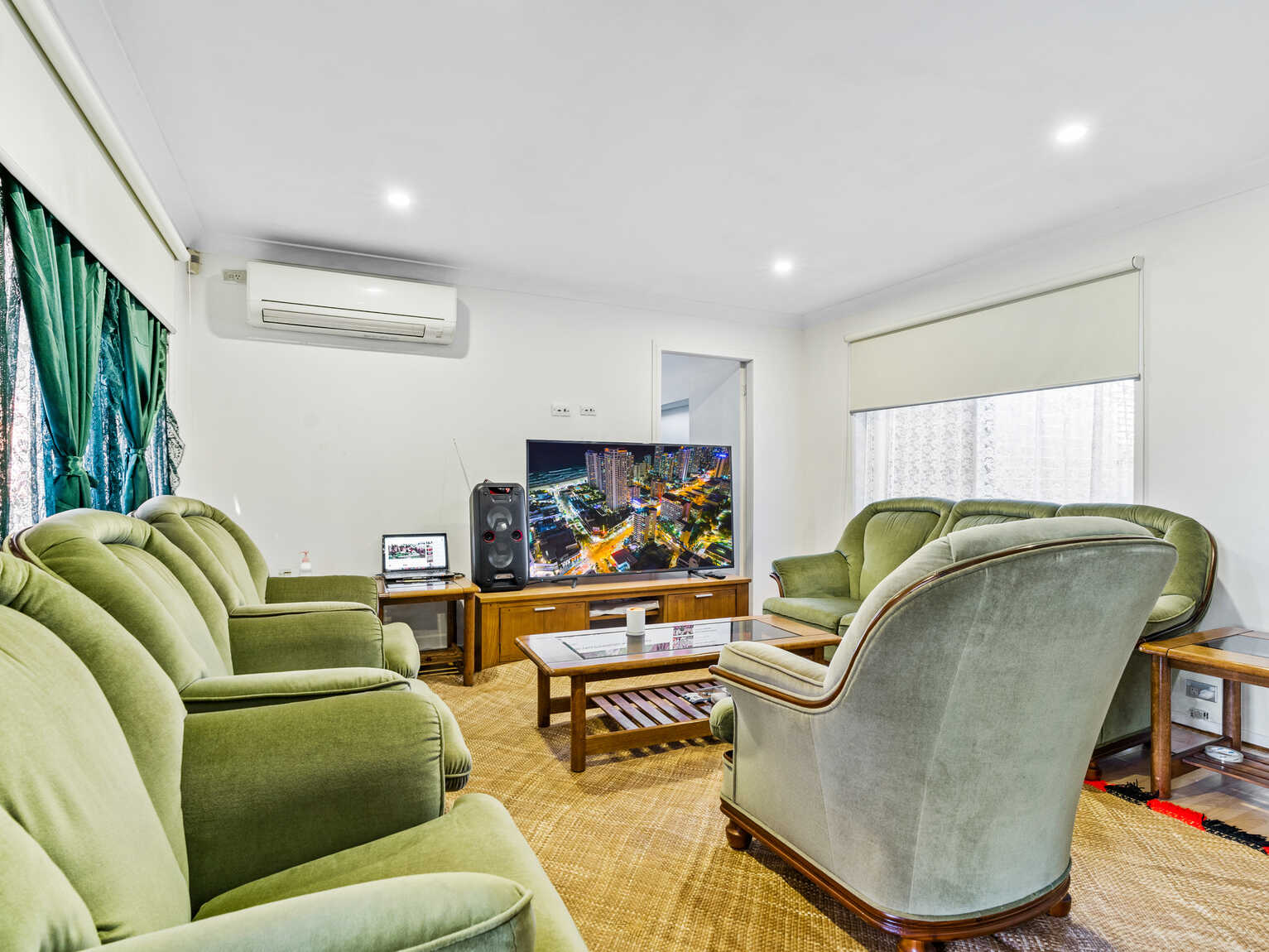 15 Byron Bay Cl Hoxton Park 15 Byron Bay Cl Hoxton Park