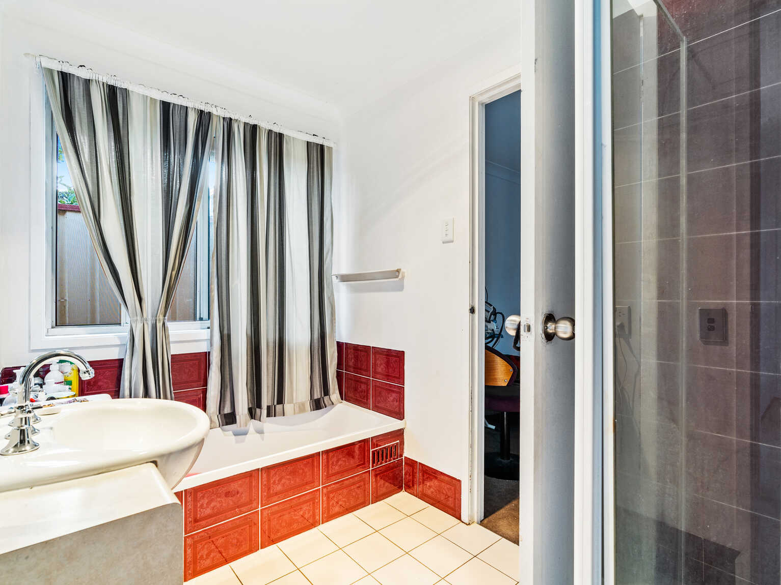 15 Byron Bay Cl Hoxton Park 15 Byron Bay Cl Hoxton Park