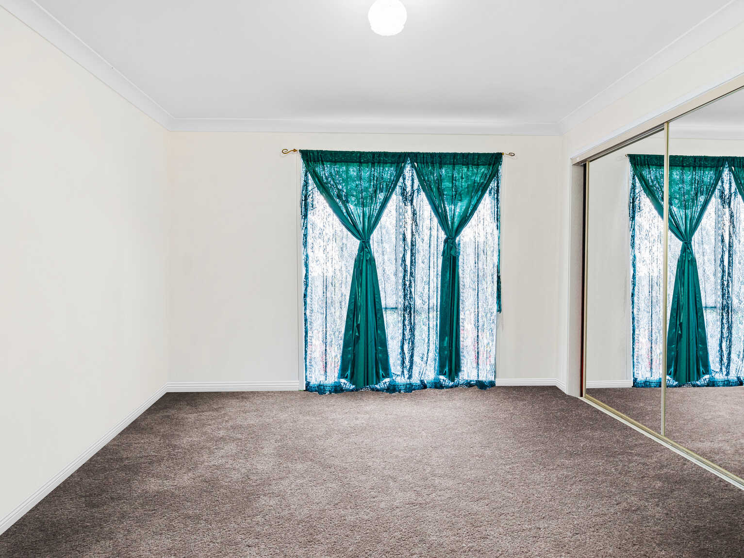15 Byron Bay Cl Hoxton Park 15 Byron Bay Cl Hoxton Park