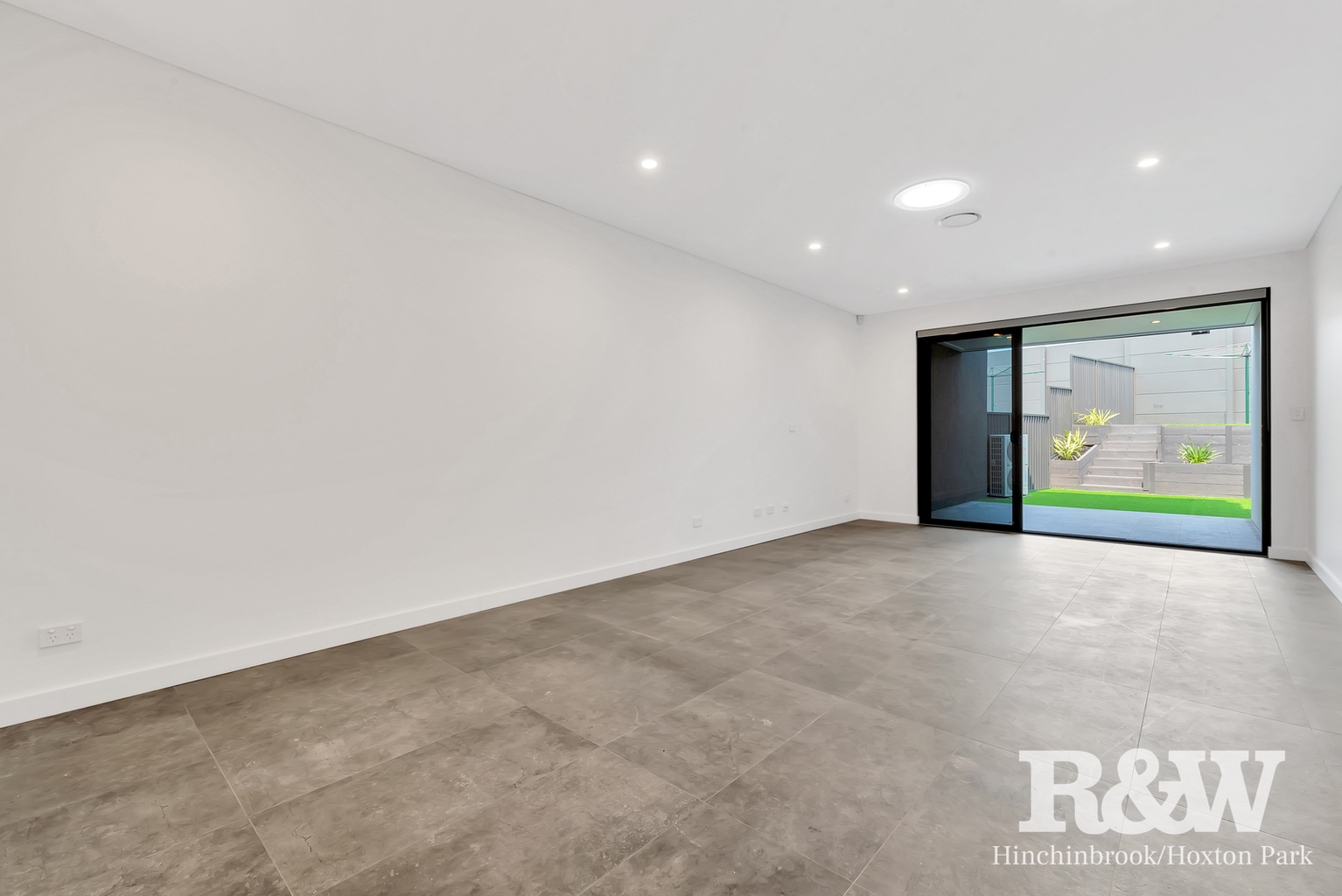 24 Kiernan Crescent Abbotsbury