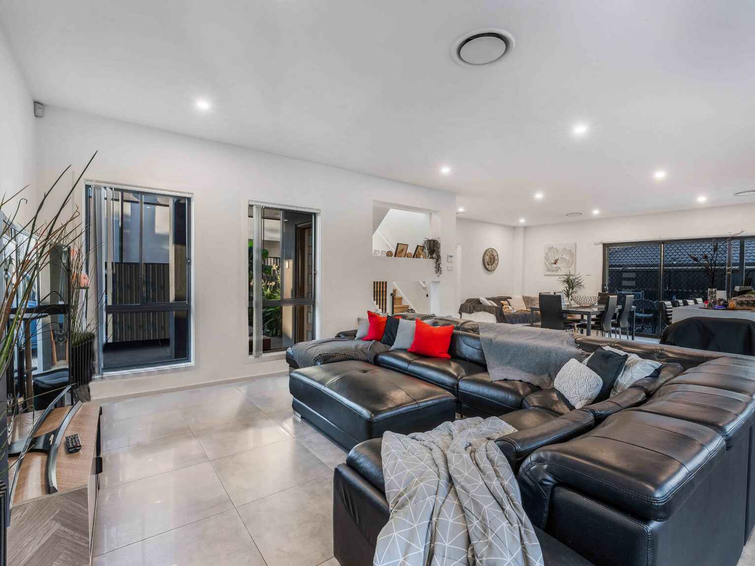 2D Warialda Way Hinchinbrook