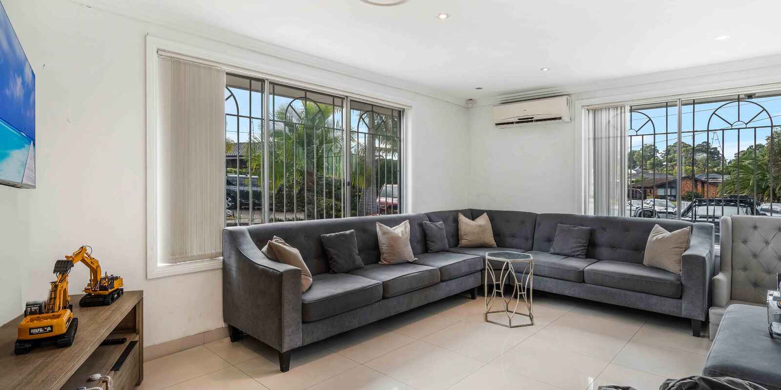 4 Charlotte Close Lurnea 4 Charlotte Close Lurnea