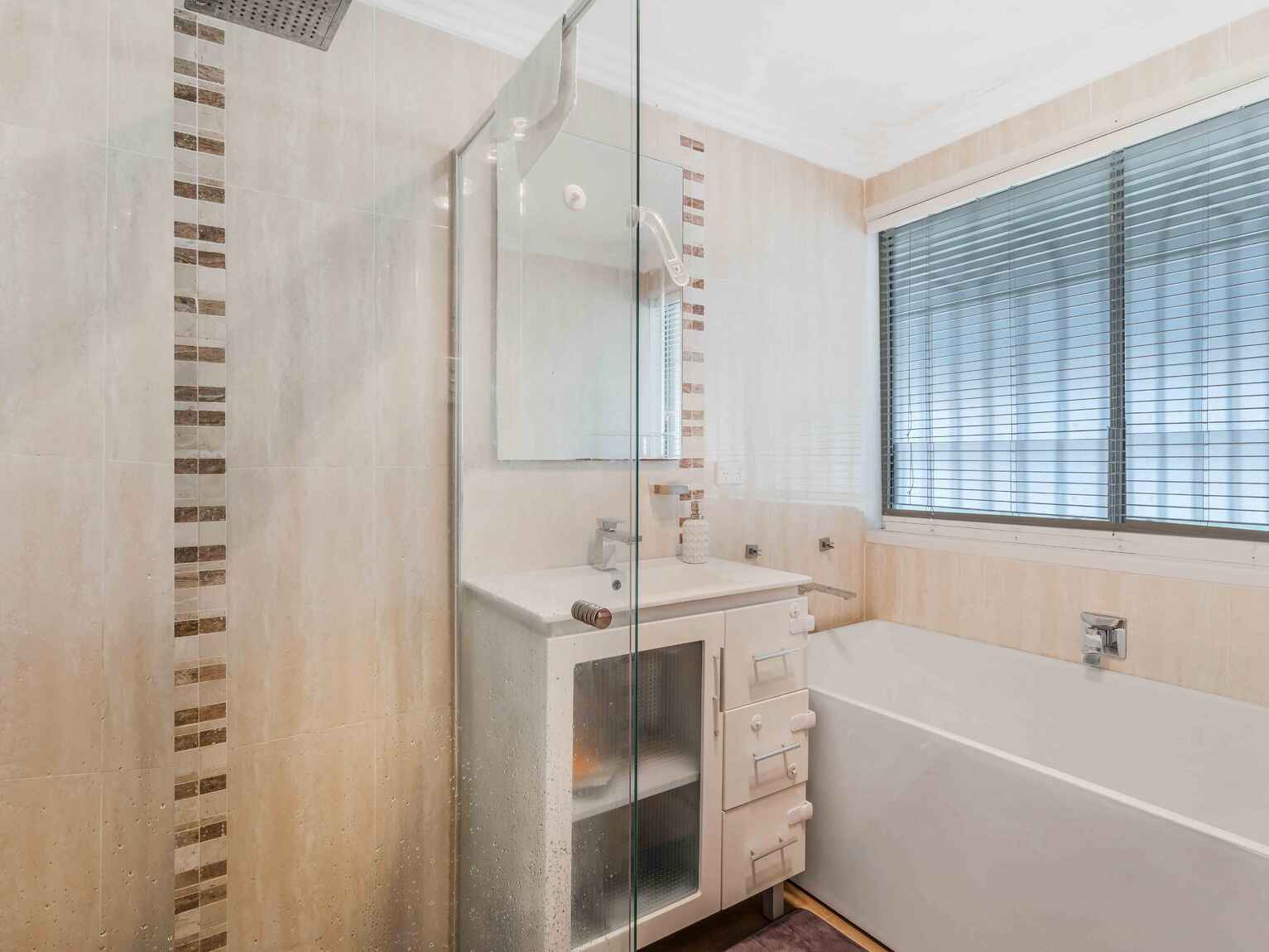 4 Charlotte Close Lurnea 4 Charlotte Close Lurnea