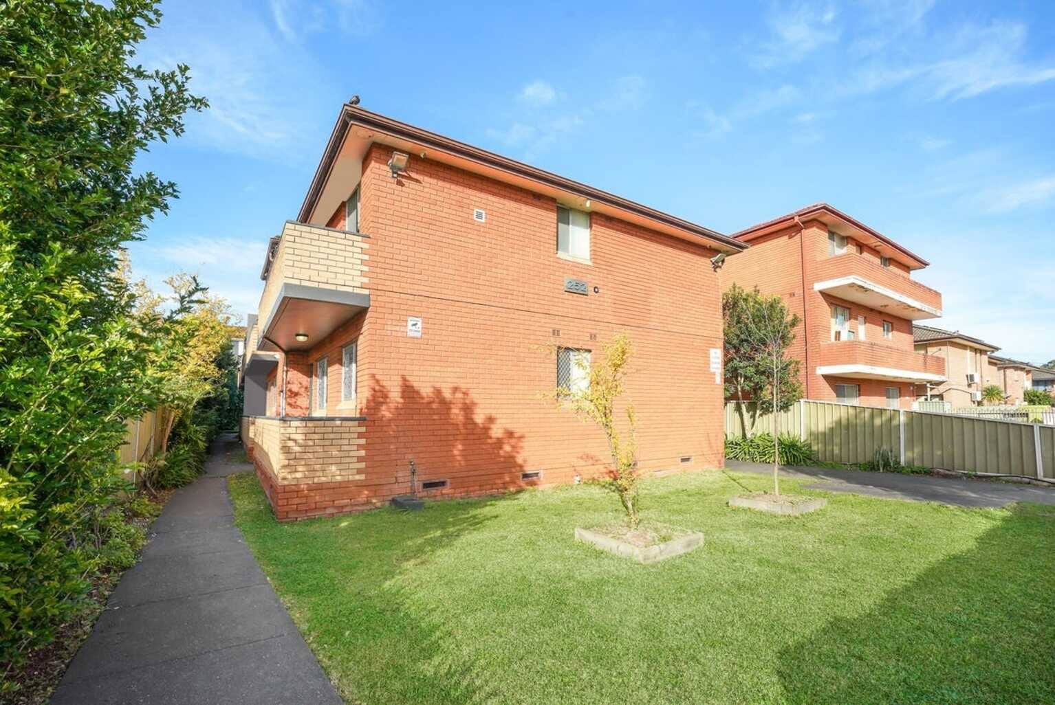 2/252 River Avenue Carramar