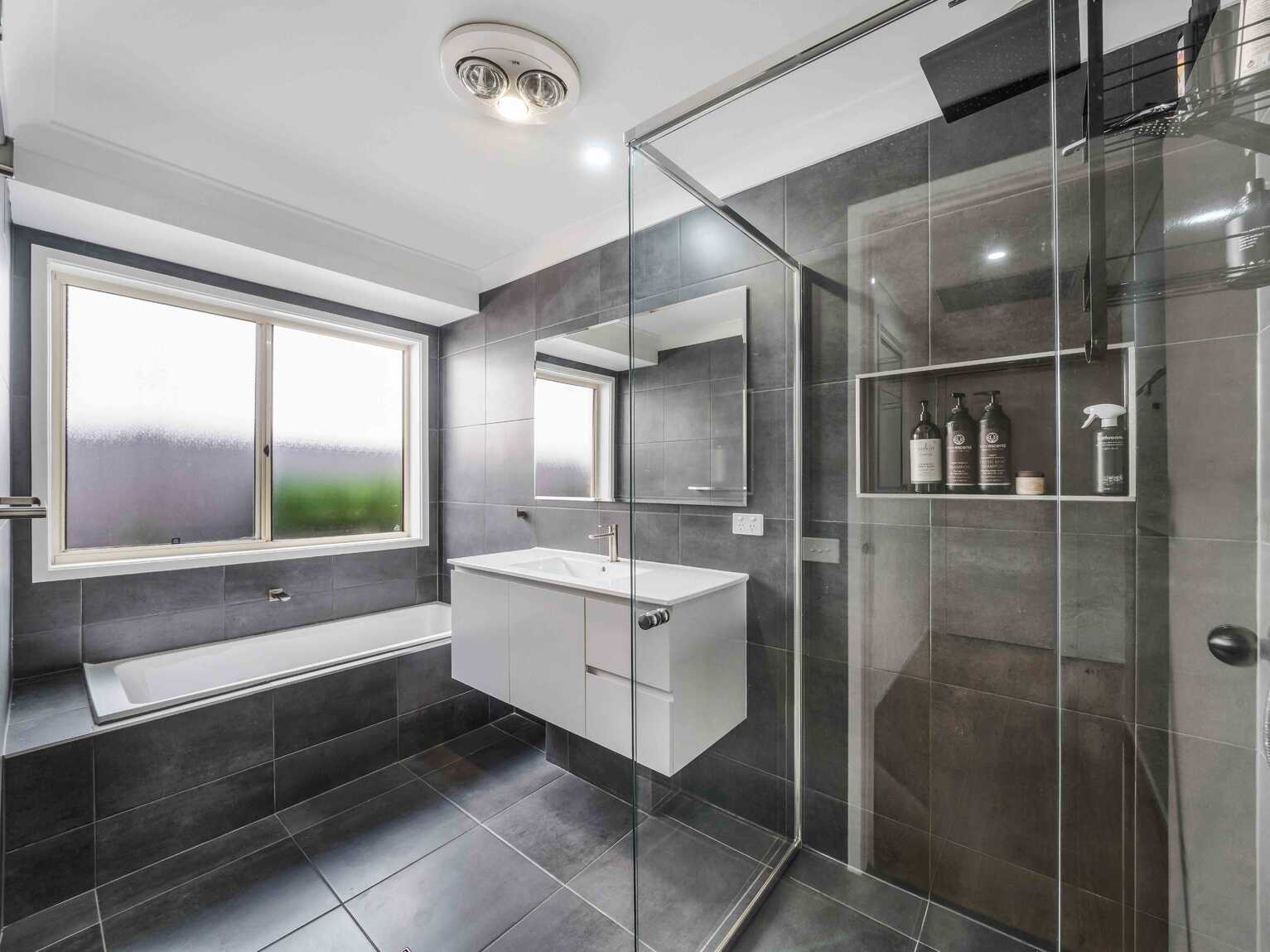 5 Glendevie Street West Hoxton 5 Glendevie Street West Hoxton