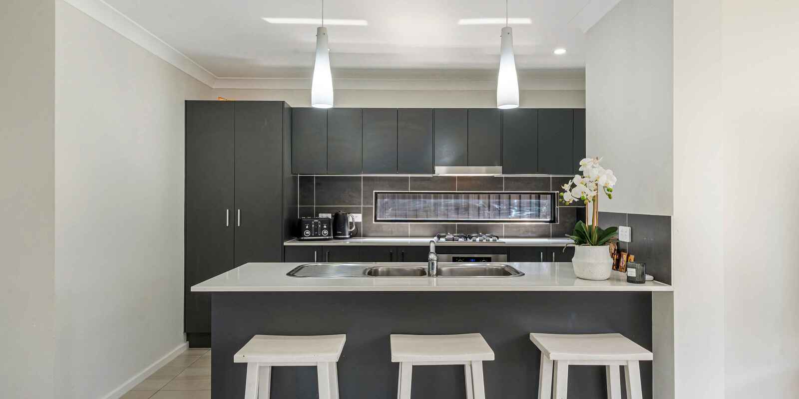 16 Cortina Avenue Austral 16 Cortina Avenue Austral