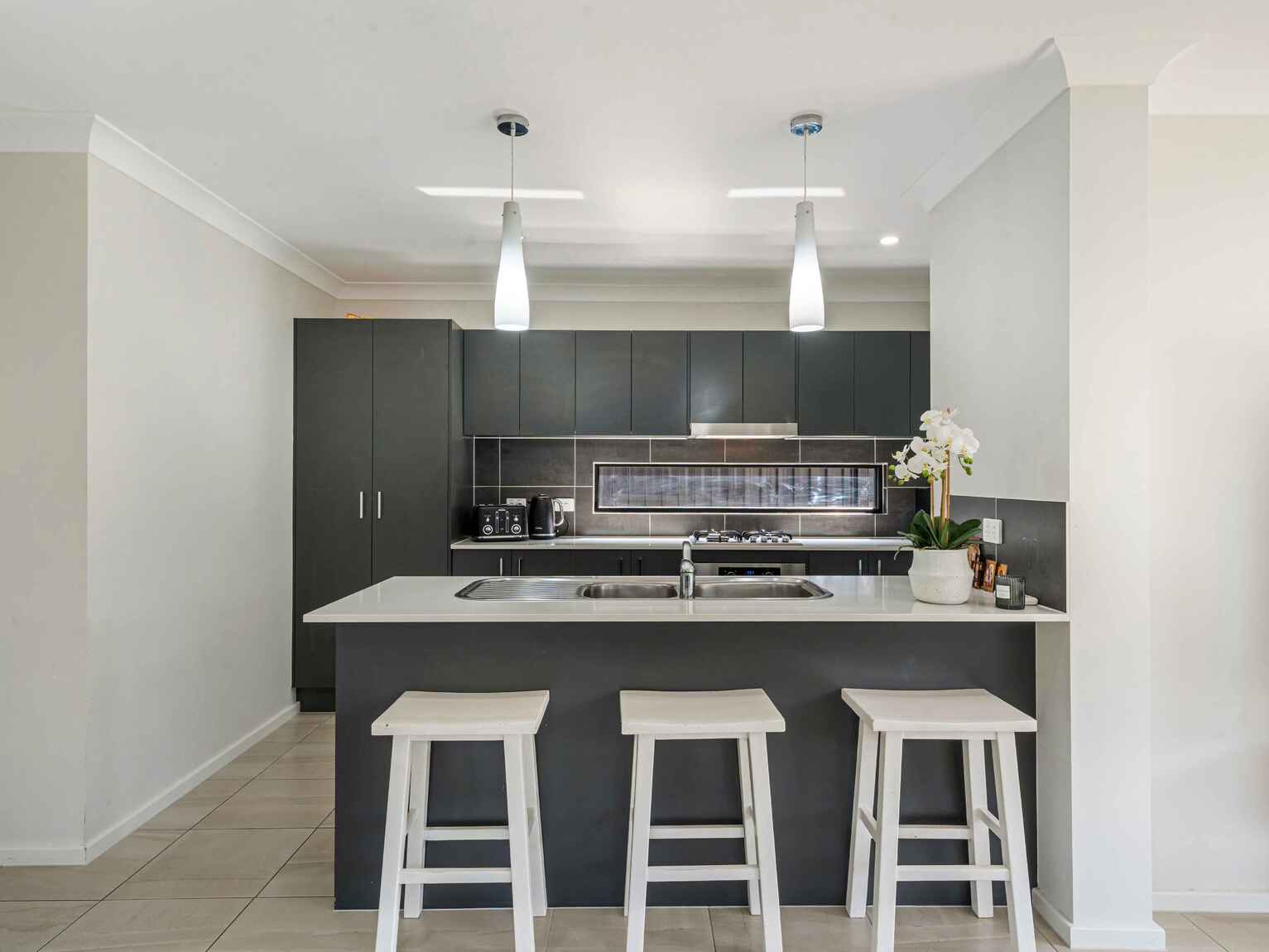 16 Cortina Avenue Austral 16 Cortina Avenue Austral