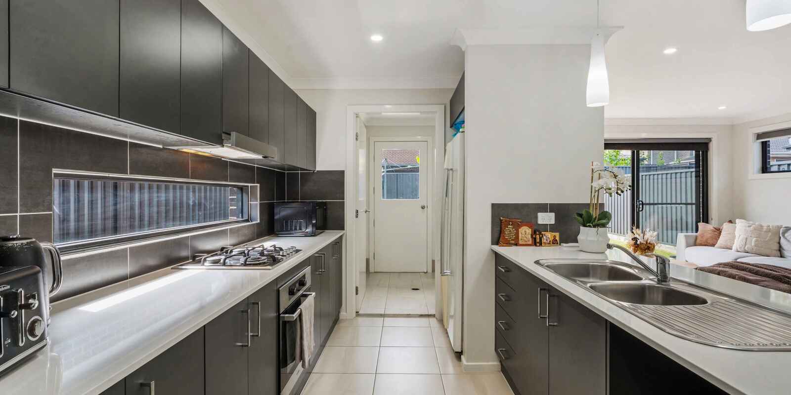 16 Cortina Avenue Austral 16 Cortina Avenue Austral