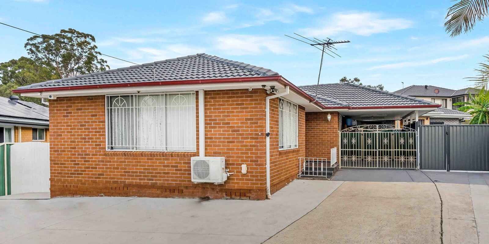 4 Charlotte Close Lurnea 4 Charlotte Close Lurnea