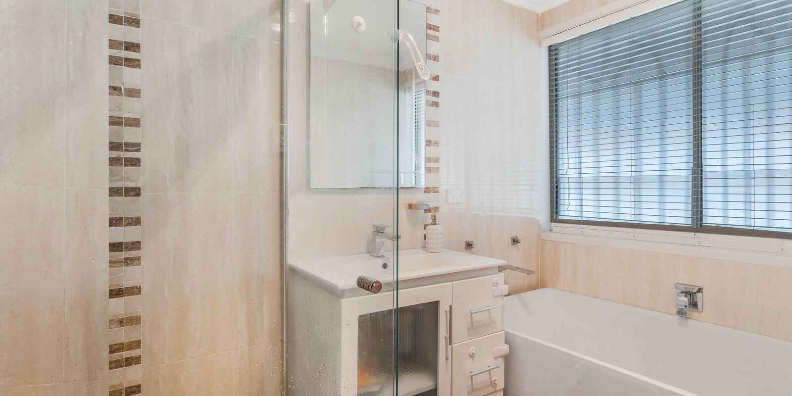 4 Charlotte Close Lurnea 4 Charlotte Close Lurnea