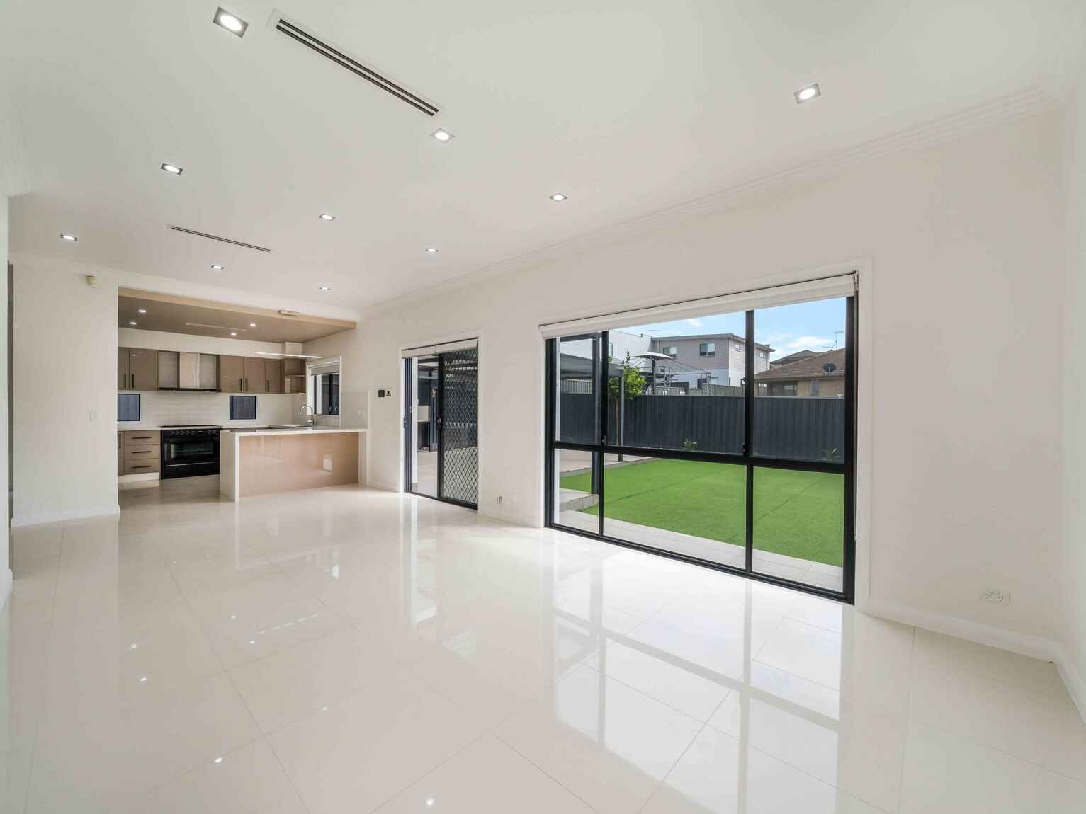 12 Mustang Close Middleton Grange 12 Mustang Close Middleton Grange